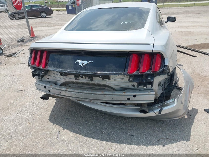 FORD MUSTANG - zdjęcie 6