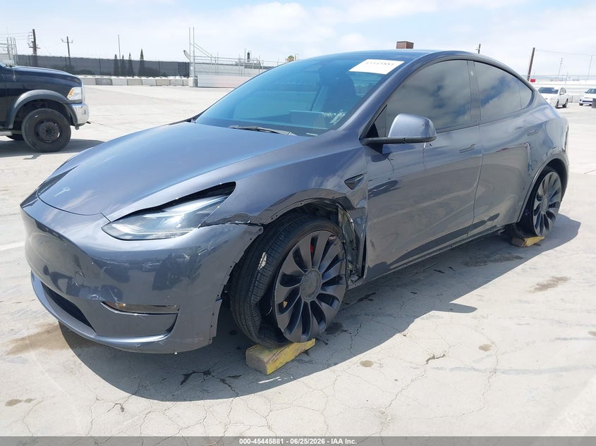 2023 Tesla Model Y, Левый бок, IAAI, VIN 7SAYGDEF6PF643793 — фото 2
