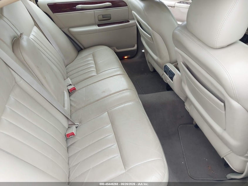 2005 Lincoln Town Car Signature VIN: 1LNHM81W45Y604146 Lot: 45446268