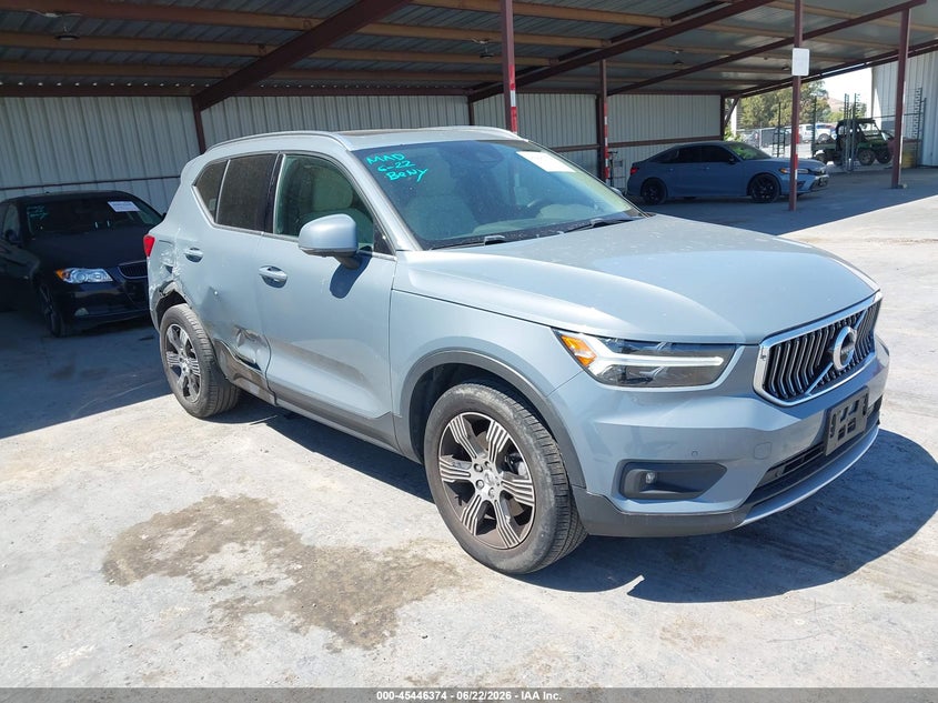 2022 VOLVO XC40  (VIN: YV4162UL2N2716927)