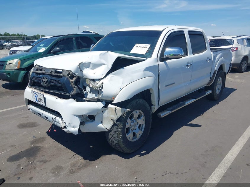 2015 TOYOTA TACOMA auction photo 2