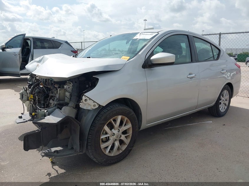 2018 NISSAN VERSA auction photo 2