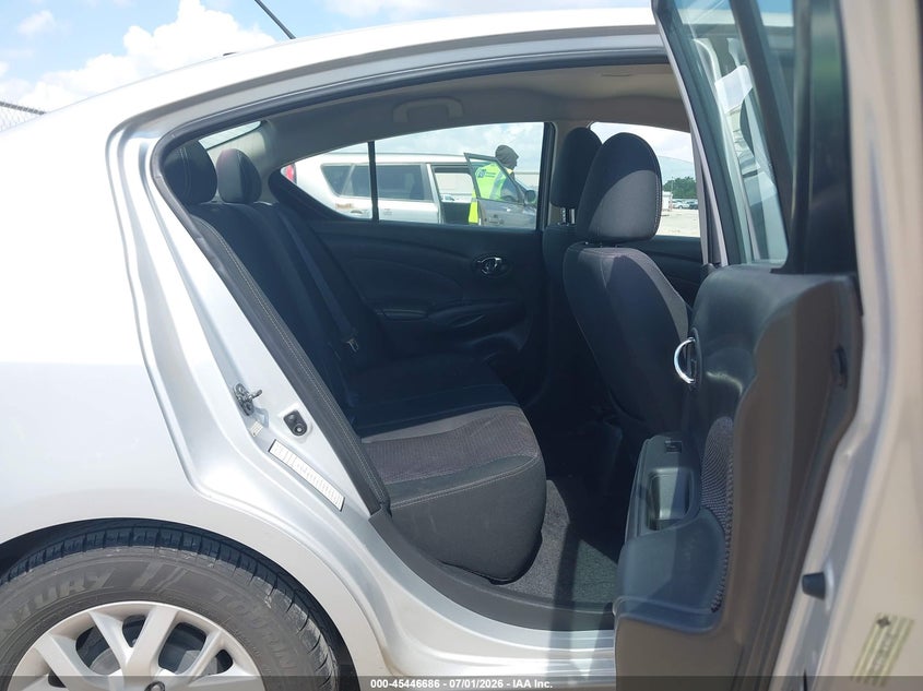 2018 NISSAN VERSA auction photo 8