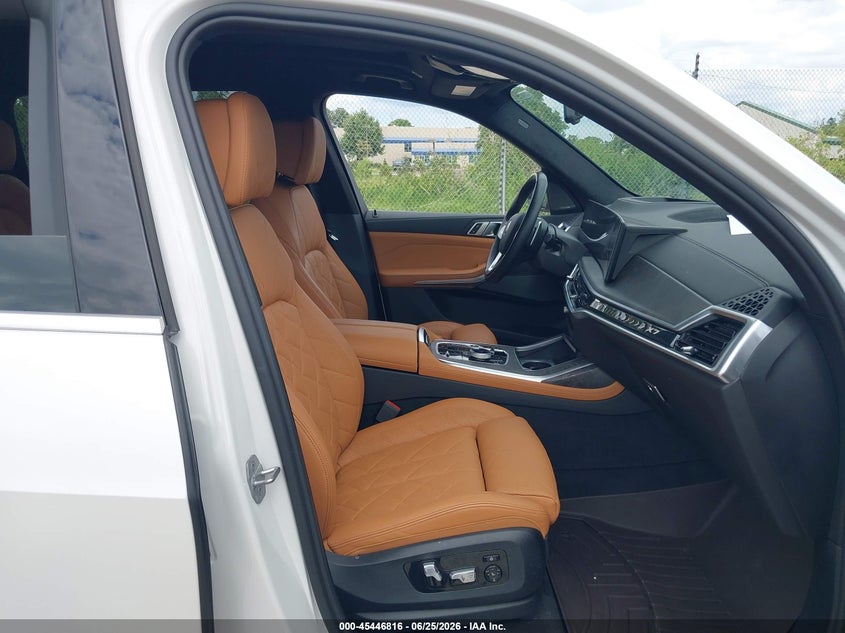2023 BMW X7(VIN: 5UX23EM01P9R06766