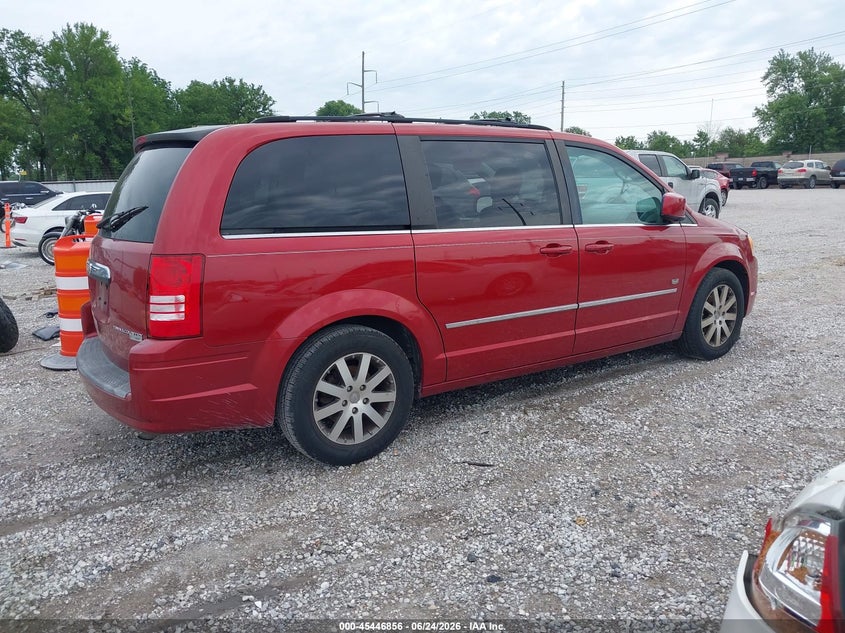 2009 CHRYSLER TOWN & COUNTRY auction photo 4
