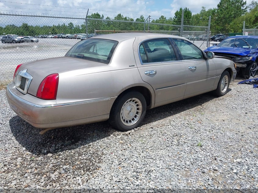 1999 LINCOLN TOWN CAR auction photo 4