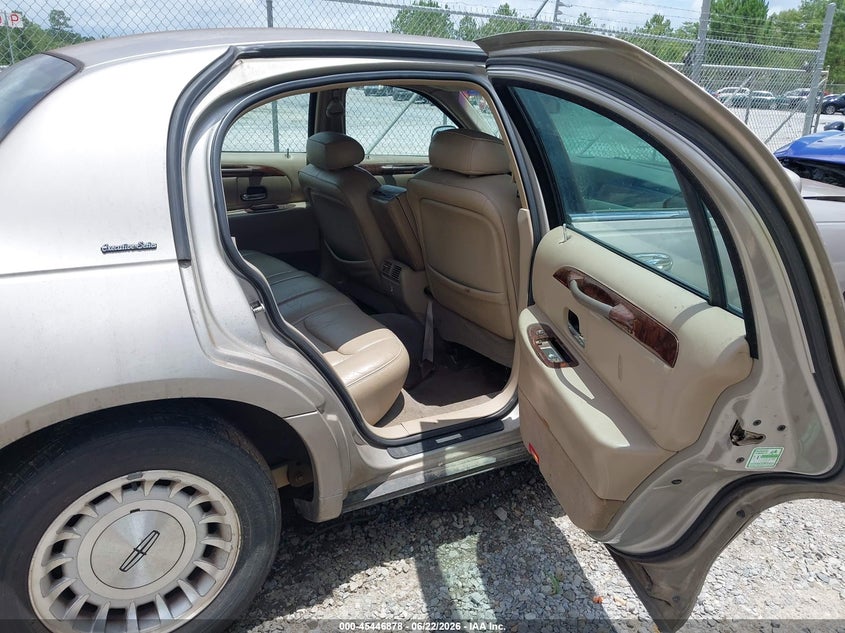 1999 LINCOLN TOWN CAR auction photo 8