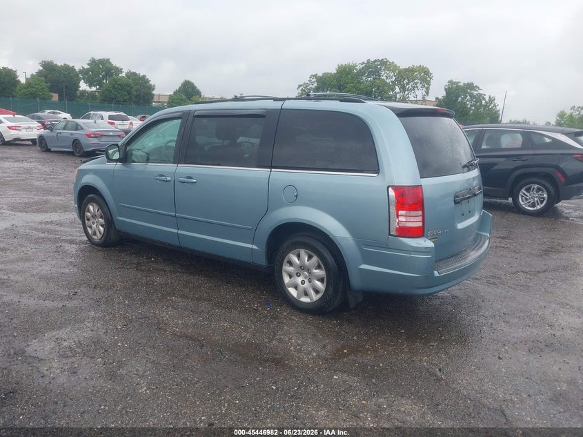 2010 CHRYSLER TOWN & COUNTRY auction photo 3