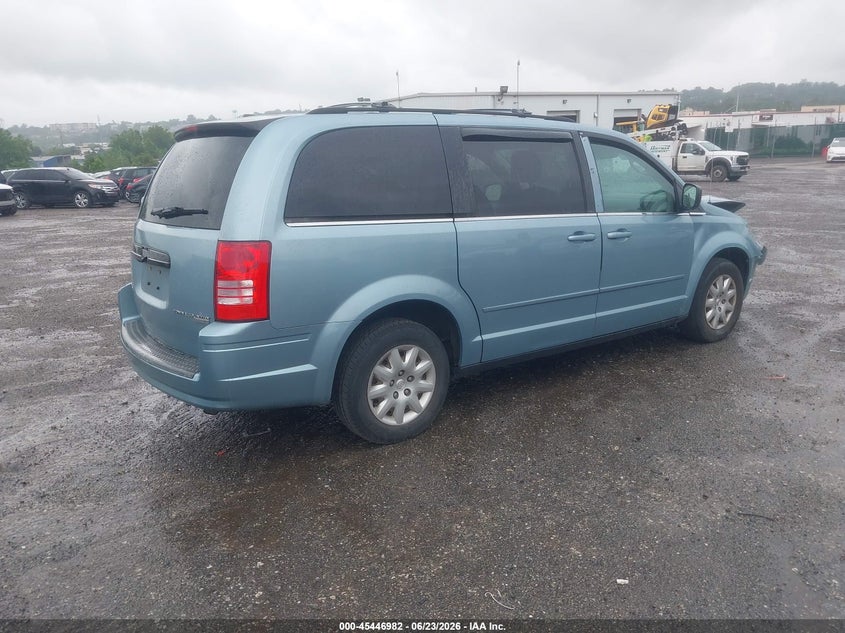 2010 CHRYSLER TOWN & COUNTRY auction photo 4