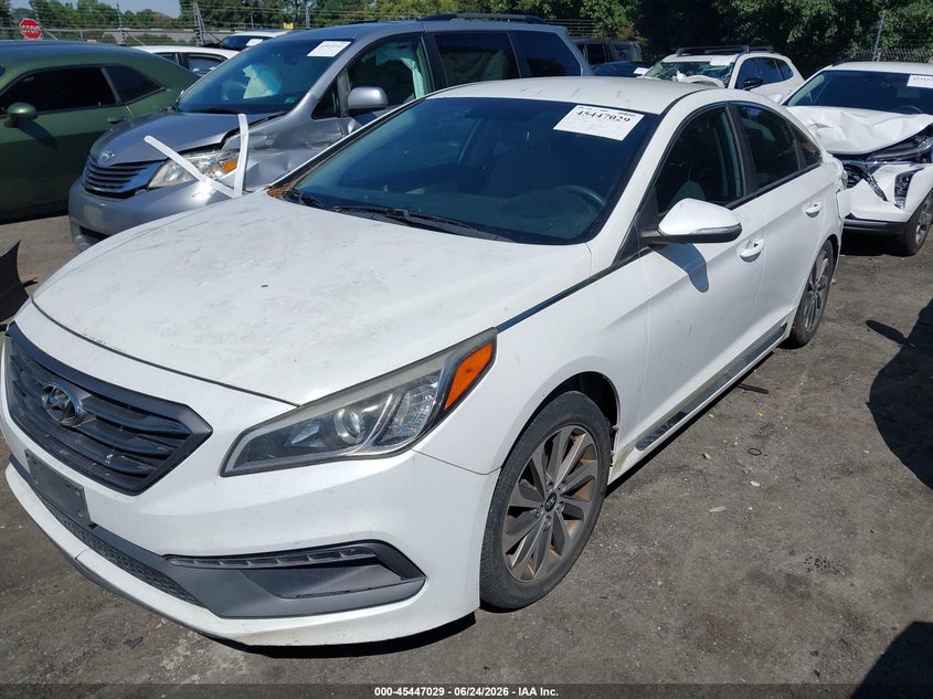 2015 Hyundai Sonata, Правый зад, IAAI, VIN 5NPE34AF8FH061518 — фото 2