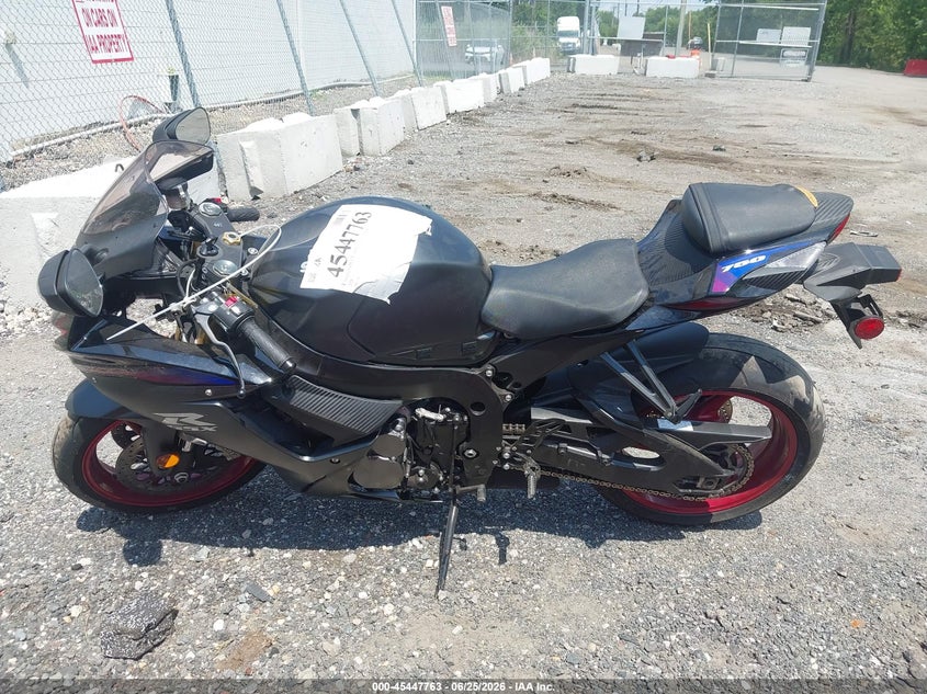 2026 SUZUKI GSX-R750 - zdjęcie 3