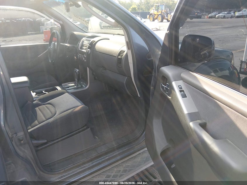 2005 NISSAN PATHFINDER auction photo 5