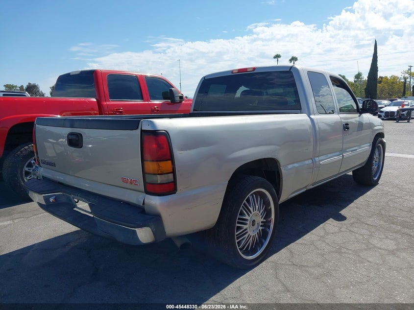 2005 GMC SIERRA PICKUP 4.8L V-8 285HP