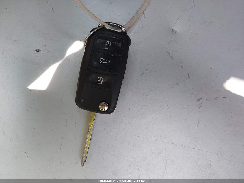 2015 Volkswagen Beetle 1.8T VIN: 3VW517AT3FM813629 Lot: 45448623
