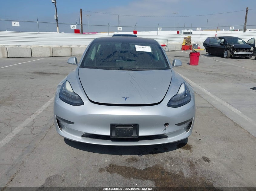 TESLA MODEL 3 - zdjęcie 13