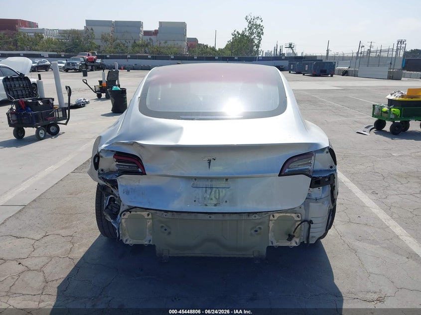 TESLA MODEL 3 - zdjęcie 17