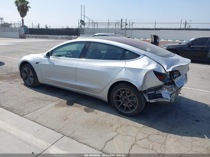 TESLA MODEL 3 - zdjęcie 3