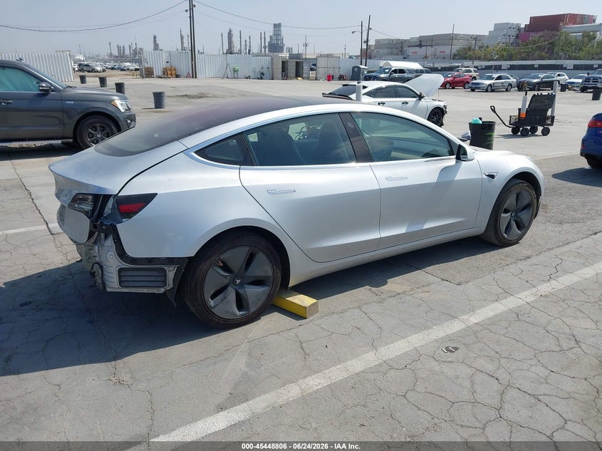 TESLA MODEL 3 - zdjęcie 4