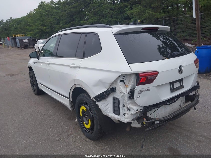 2021 Volkswagen Tiguan - view 3