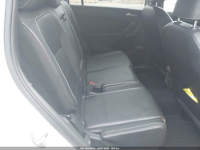 2021 Volkswagen Tiguan - view 8