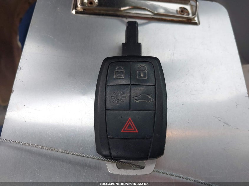2012 Volvo C70 T5/T5 Platinum/T5 Premier Plus VIN: YV1672MC7CJ126841 Lot: 45449978