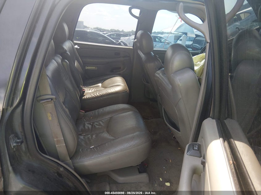 2004 GMC YUKON auction photo 8
