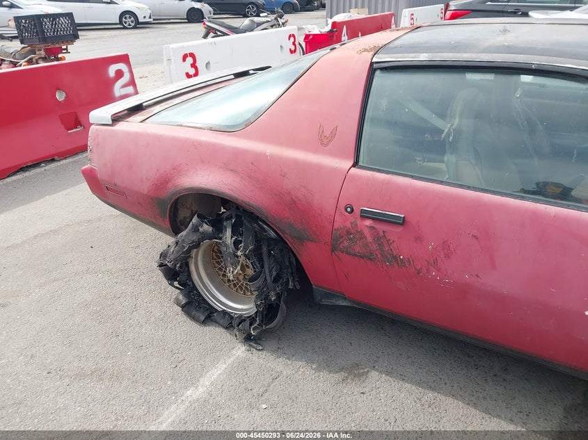 1982 PONTIAC FIREBIRD auction photo 6