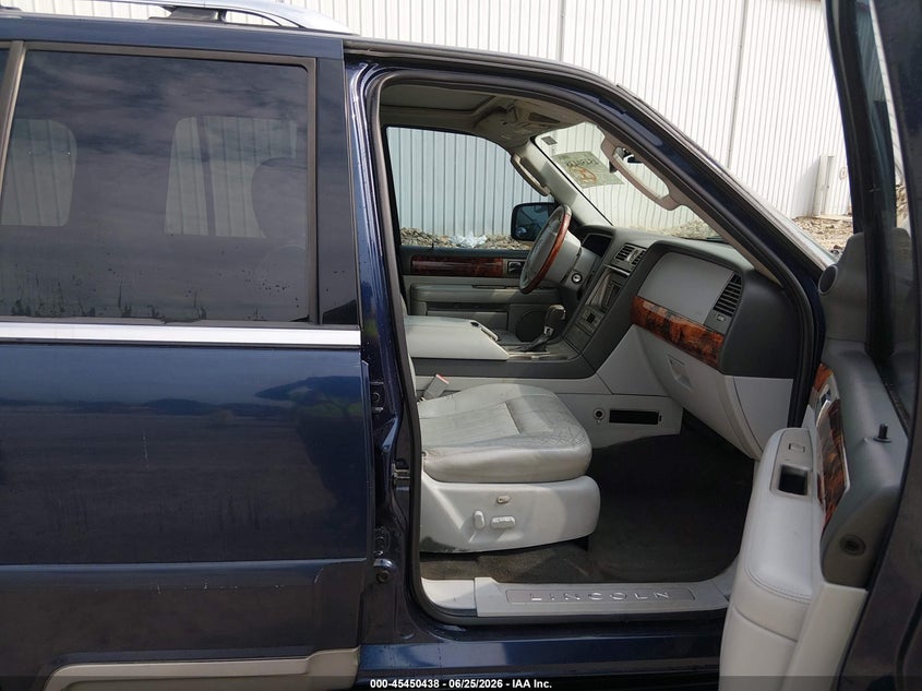 2004 LINCOLN NAVIGATOR auction photo 5