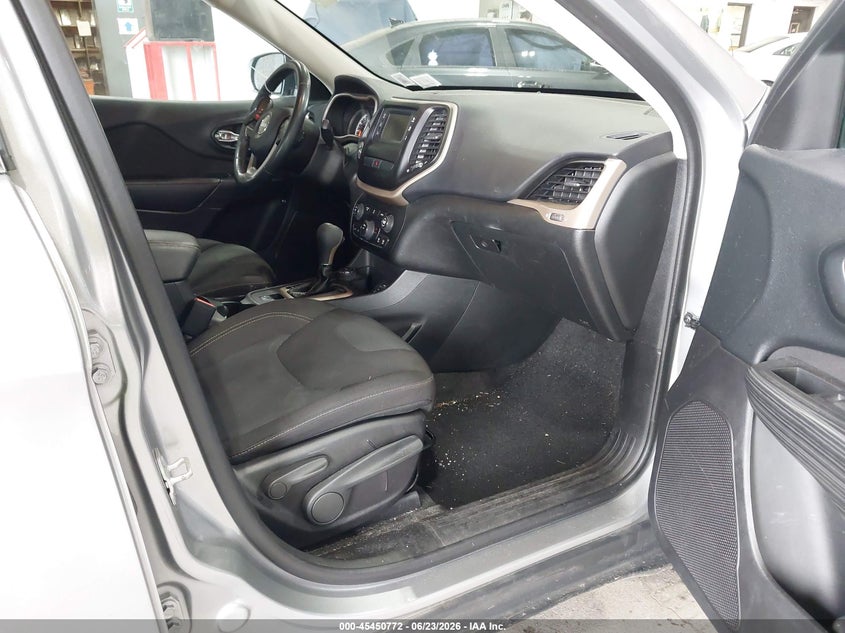 2016 JEEP CHEROKEE auction photo 5