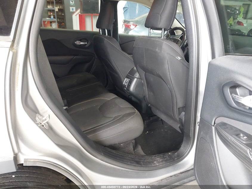 2016 JEEP CHEROKEE auction photo 8