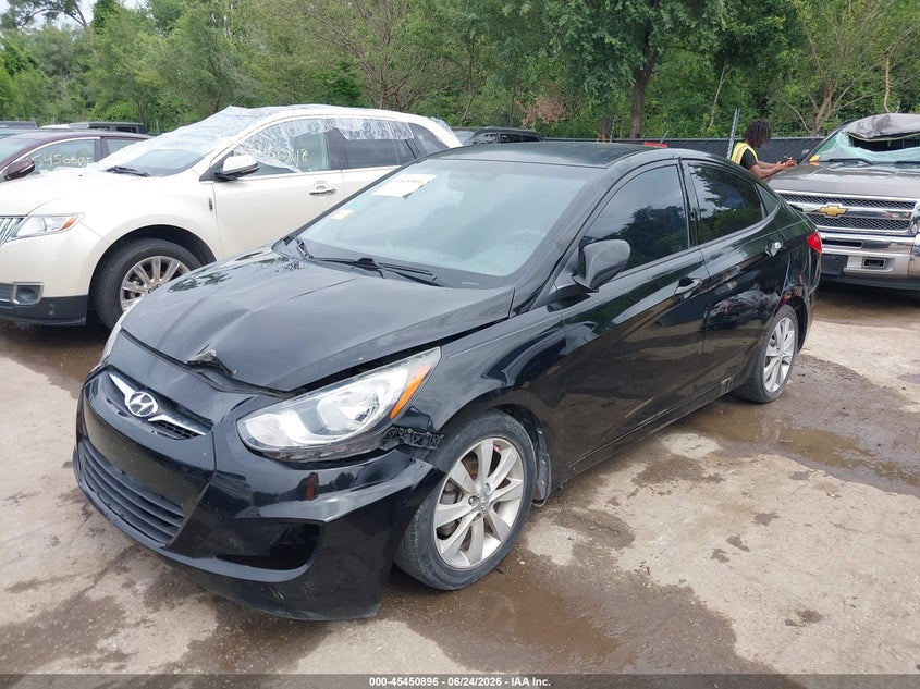 2013 Hyundai Accent, Front End, IAAI, VIN KMHCU4AE7DU289424 — photo 2