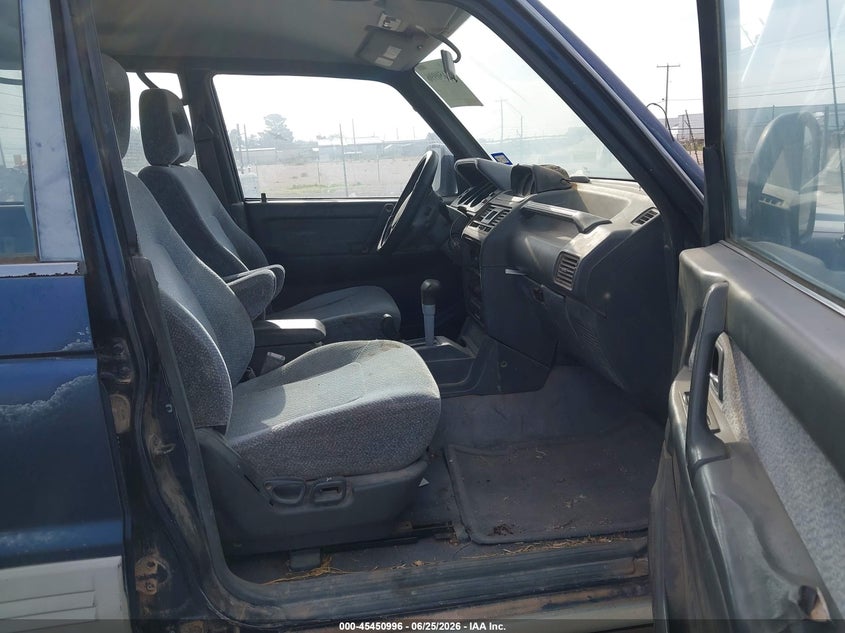 1995 MITSUBISHI MONTERO auction photo 5
