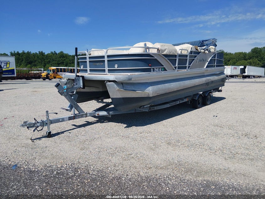 2011 GODFREY PONTOON auction photo 2