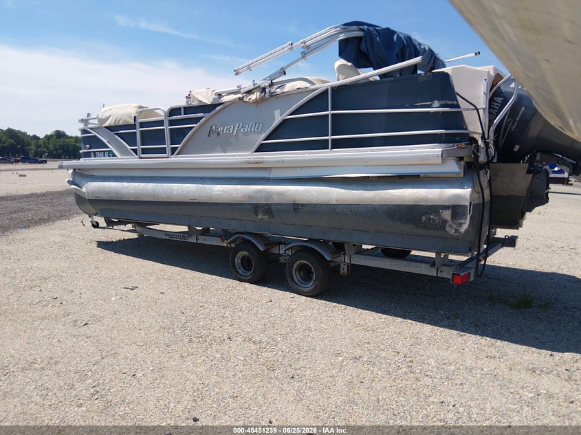 2011 GODFREY PONTOON auction photo 3