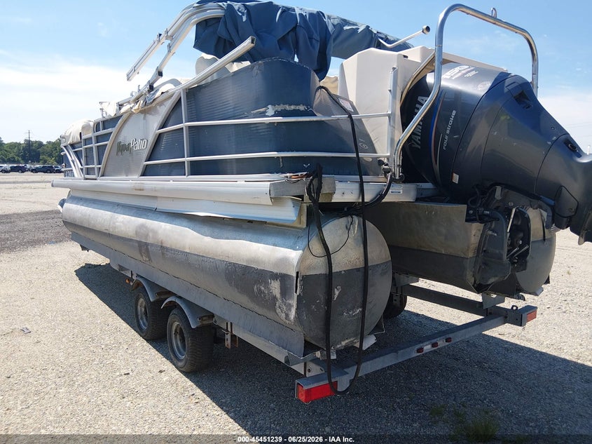 2011 GODFREY PONTOON auction photo 6