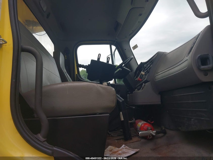 2011 OTHER FREIGHTLINER M2 106 HEAVY DUTY TRUCK N/A
