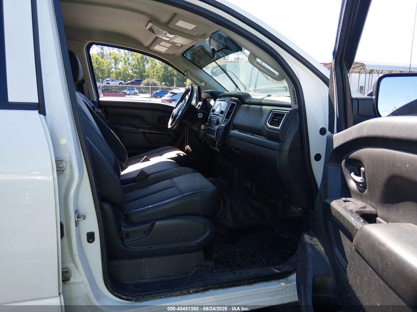 2018 NISSAN TITAN auction photo 5
