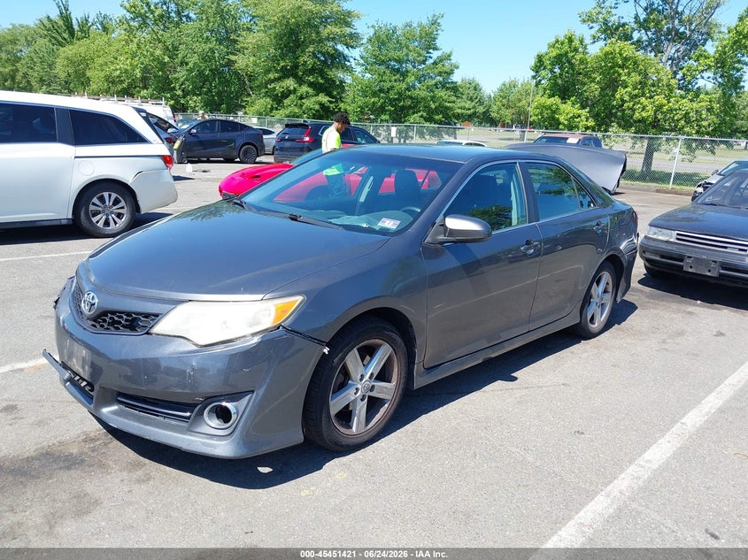 2013 TOYOTA CAMRY auction photo 2