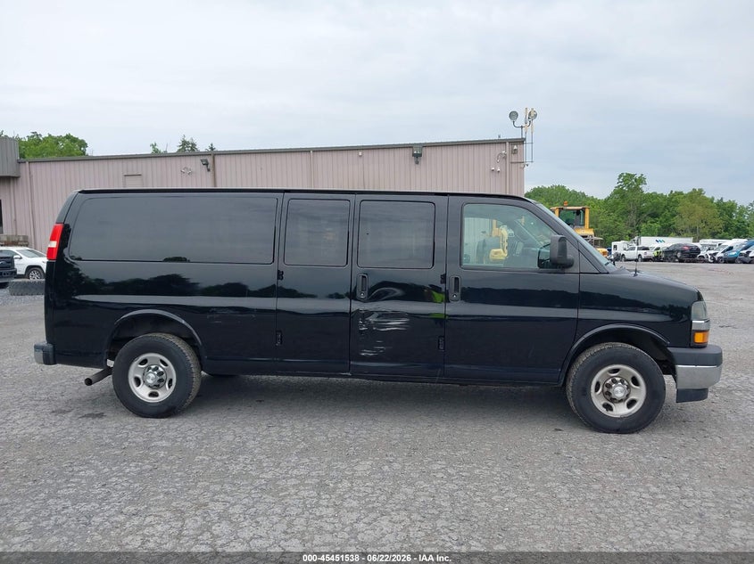 2018 CHEVROLET EXPRESS 3500 LT — Фото 18
