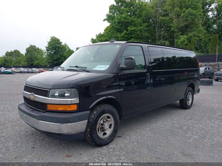 2018 CHEVROLET EXPRESS 3500 LT — Фото 2