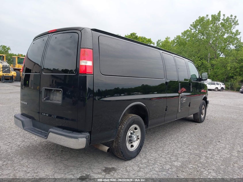 2018 CHEVROLET EXPRESS 3500 LT — Фото 4