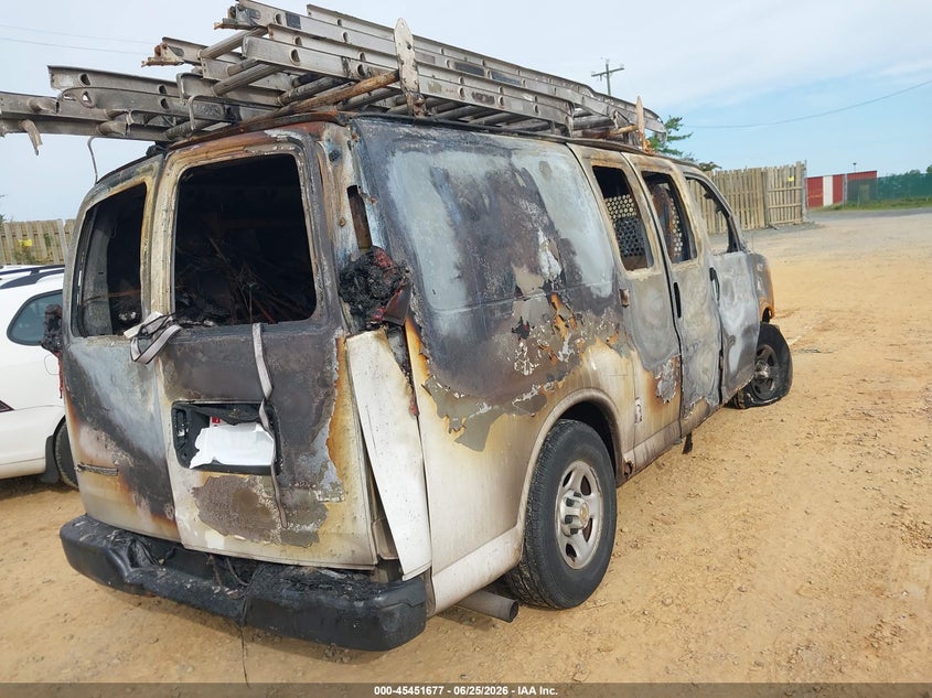 2005 CHEVROLET EXPRESS auction photo 4