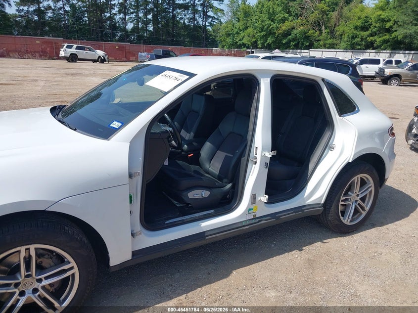 2015 Porsche Macan S VIN: WP1AB2A53FLB51649 Lot: 45451784