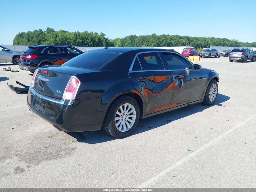 2013 CHRYSLER 300 auction photo 4