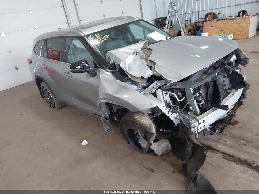 2021 TOYOTA HIGHLANDER auction photo 1