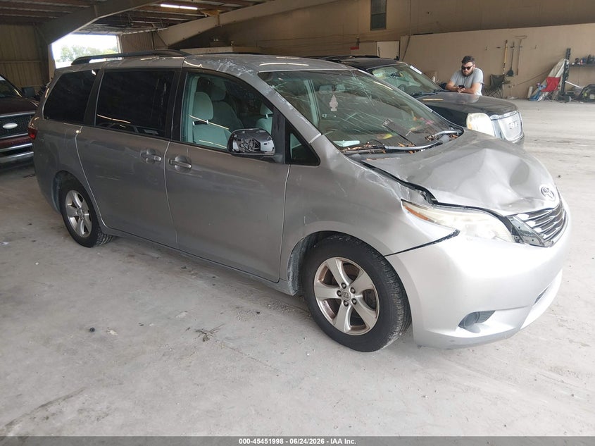 2016 TOYOTA SIENNA LE 8 PASSENGER