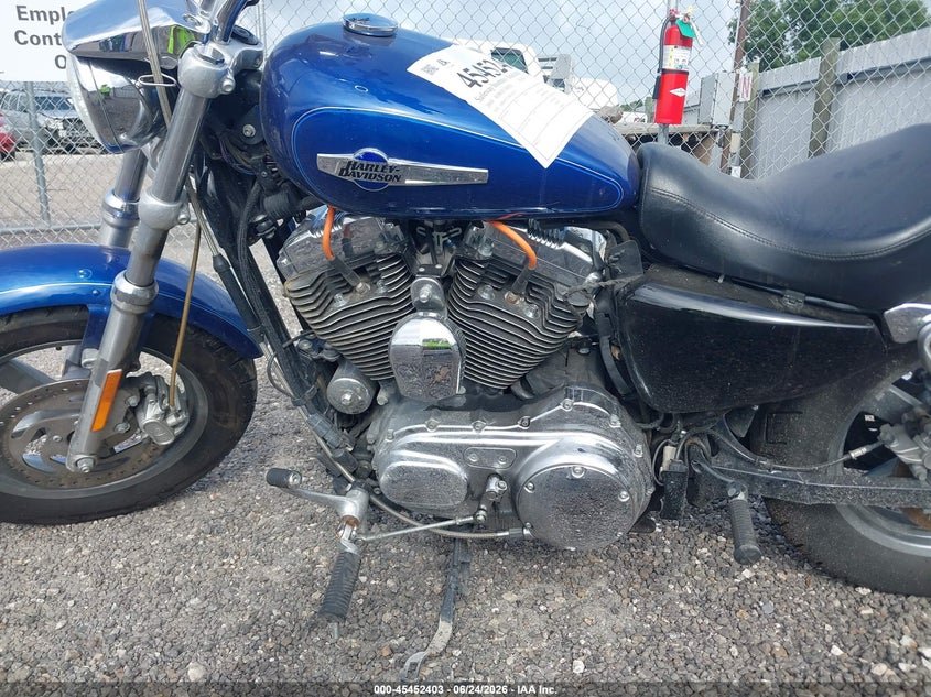 2016 Harley-Davidson Xl1200 C VIN: 1HD1CT318GC447345 Lot: 45452403