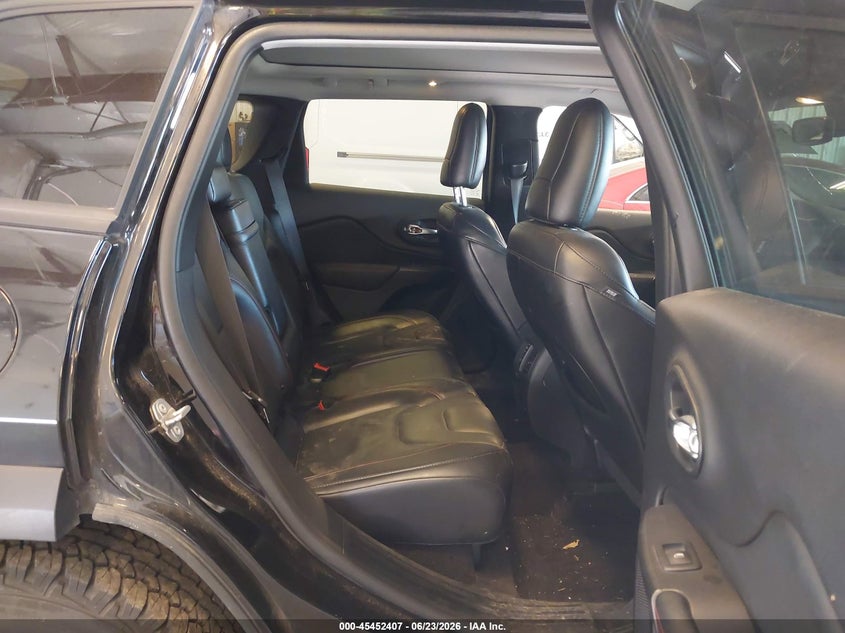 2019 JEEP CHEROKEE auction photo 8
