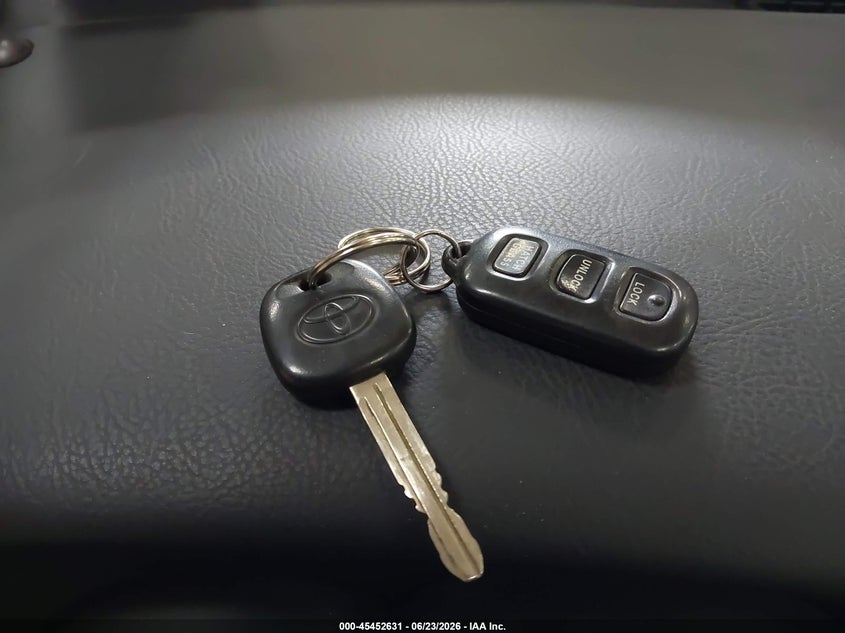 2006 Toyota Matrix Xr VIN: 2T1LR32E66C552212 Lot: 45452631