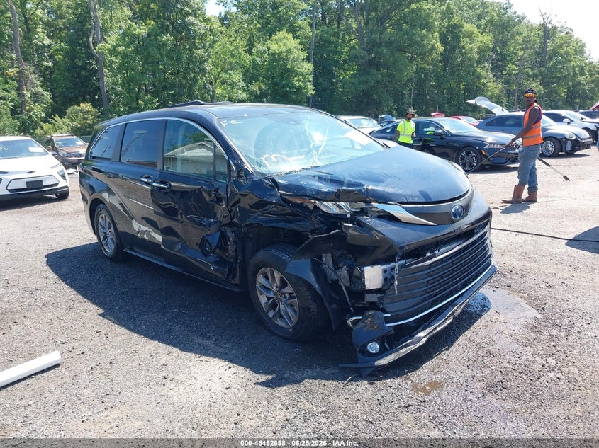 2022 TOYOTA SIENNA auction photo 1